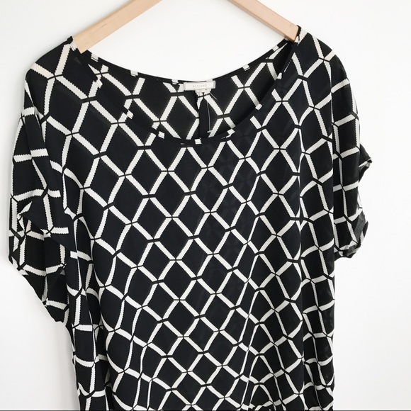 PLEIONE Cross Print Short Sleeve Blouse 2X - Picture 2 of 6